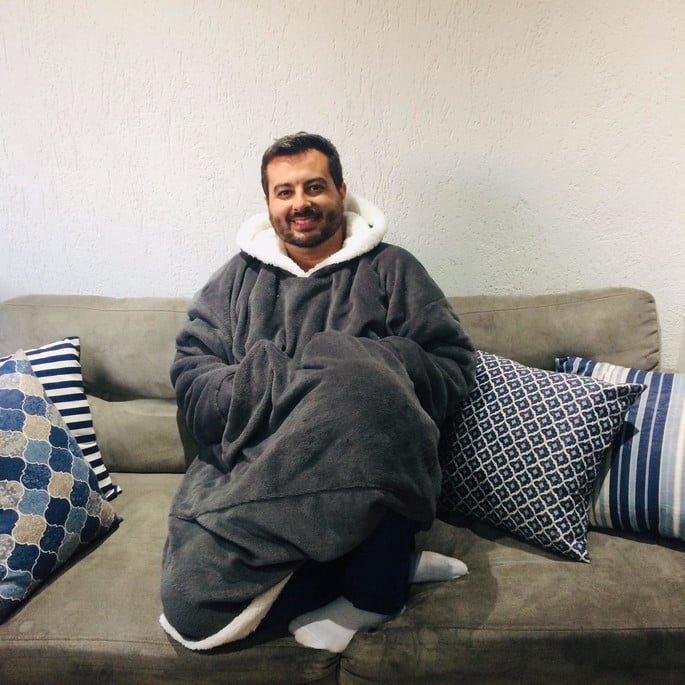 Fluffy Lined Hooded Blanket – Maximum Comfort Anytime!